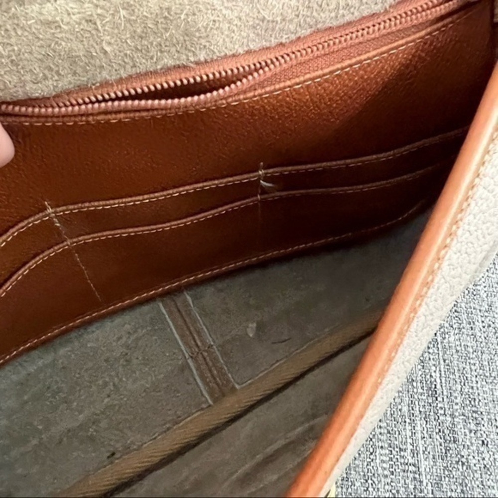 Dooney & Bourke | Vintage All Weather Pebbled Soft Leather Handbag - Picture 12 of 14